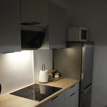 Urb Chemikow Point Near Warsaw-Modlin Airport アパート